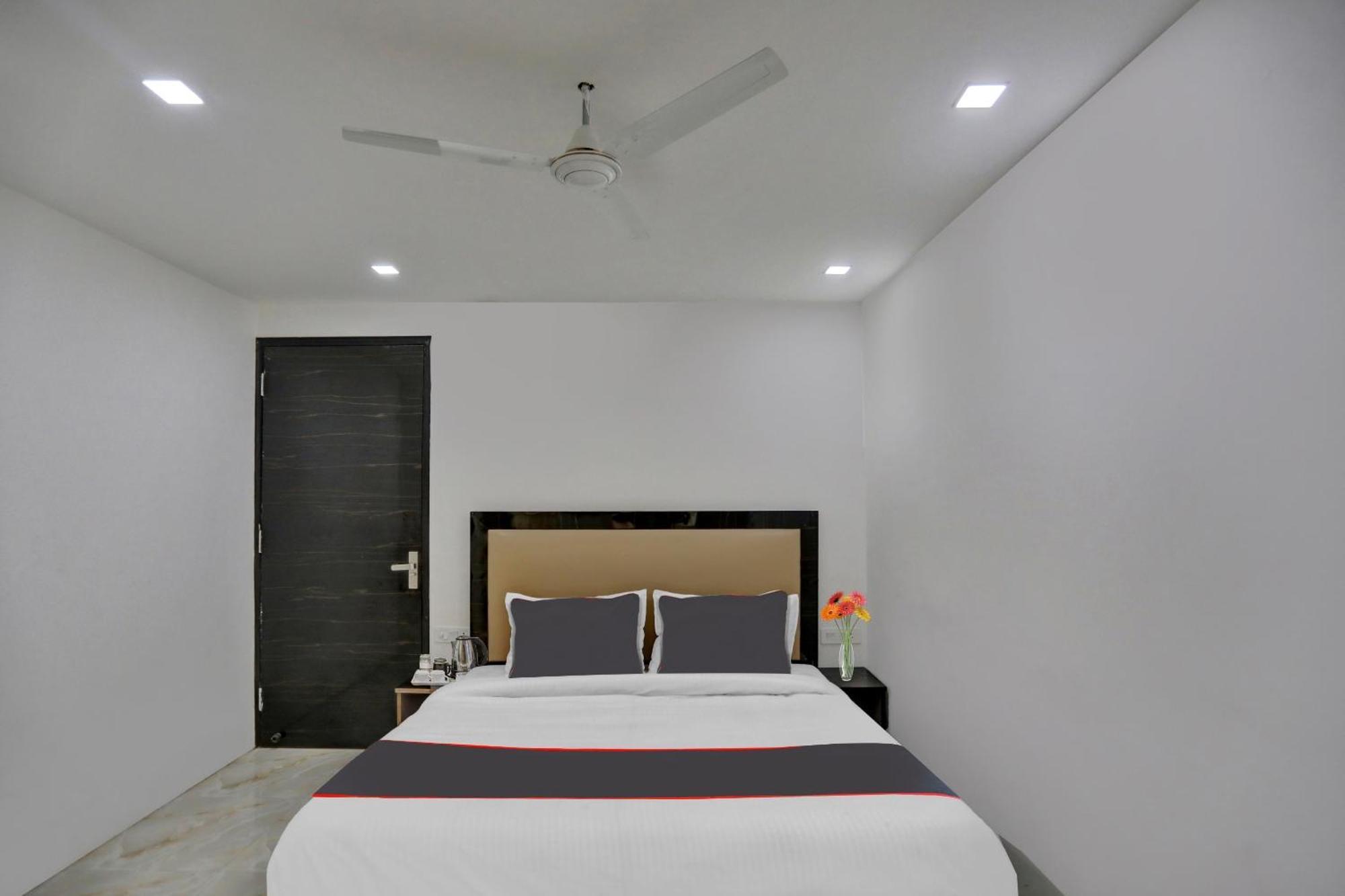 Super Townhouse The Arrow Near Lotus Temple Hotel นิวเดลี ภายนอก รูปภาพ