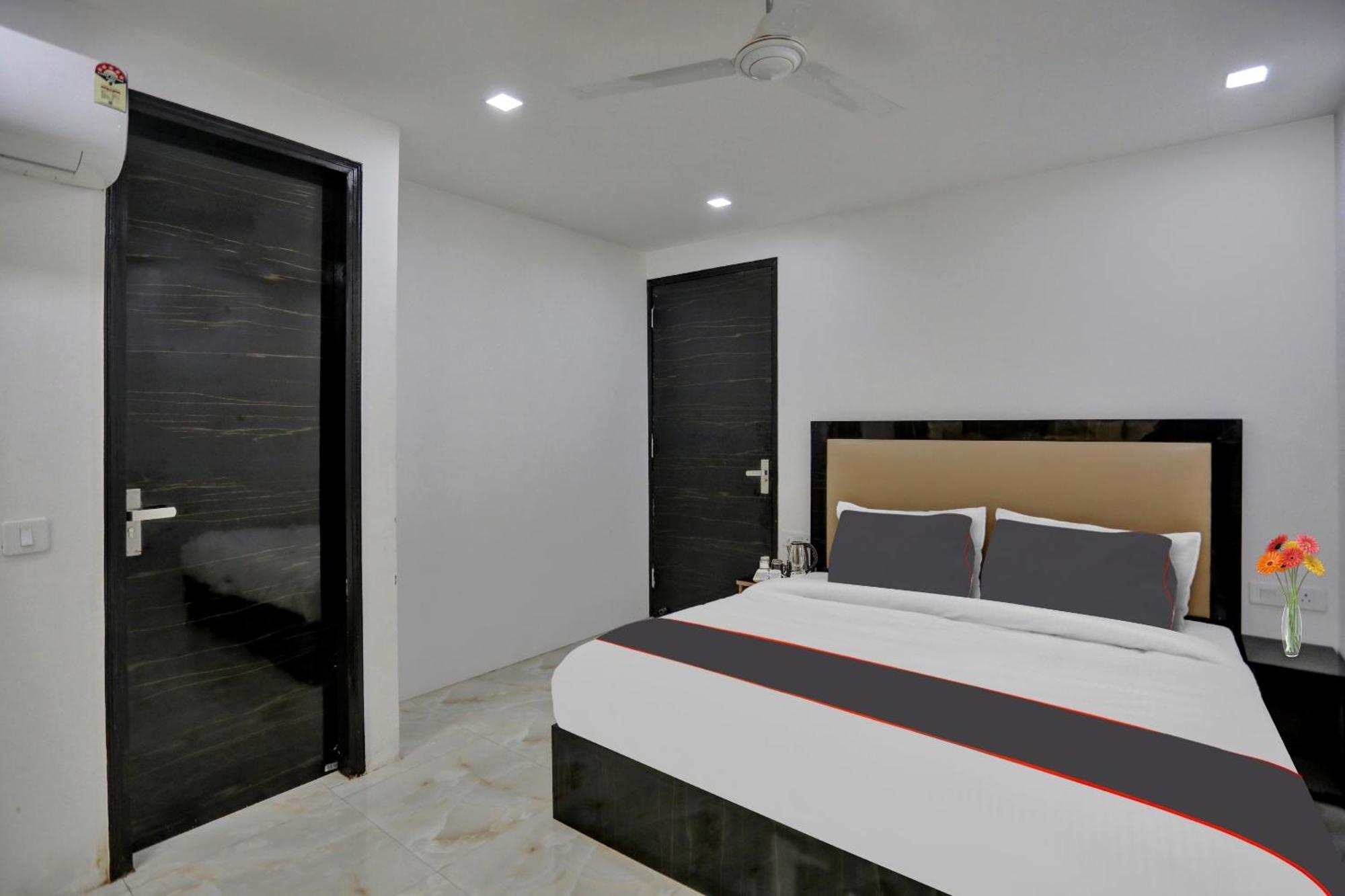 Super Townhouse The Arrow Near Lotus Temple Hotel นิวเดลี ภายนอก รูปภาพ
