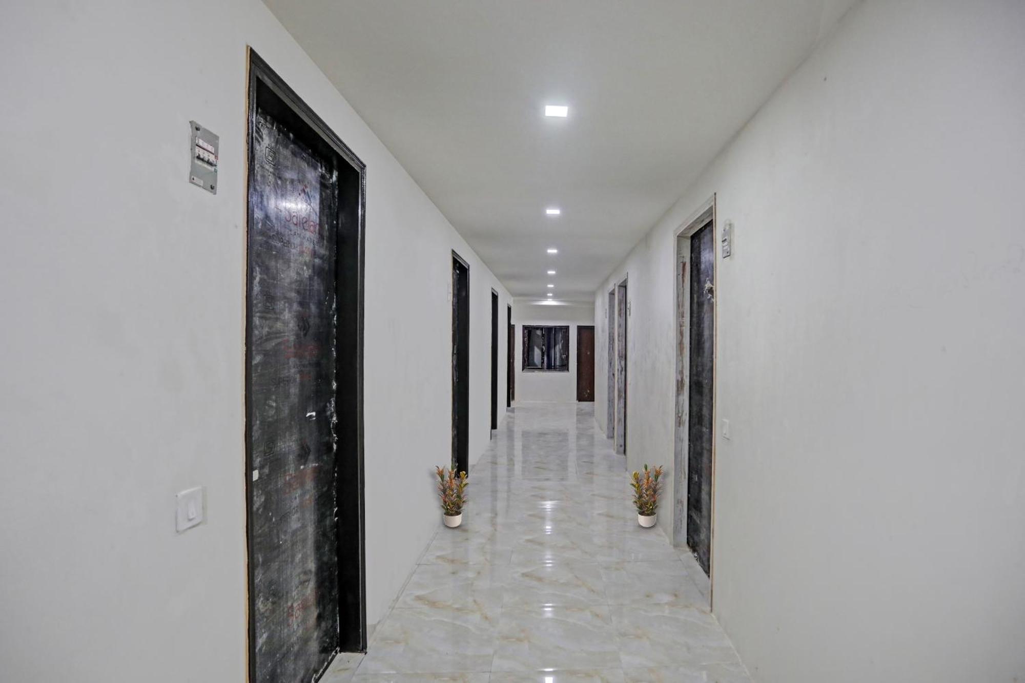 Super Townhouse The Arrow Near Lotus Temple Hotel นิวเดลี ภายนอก รูปภาพ